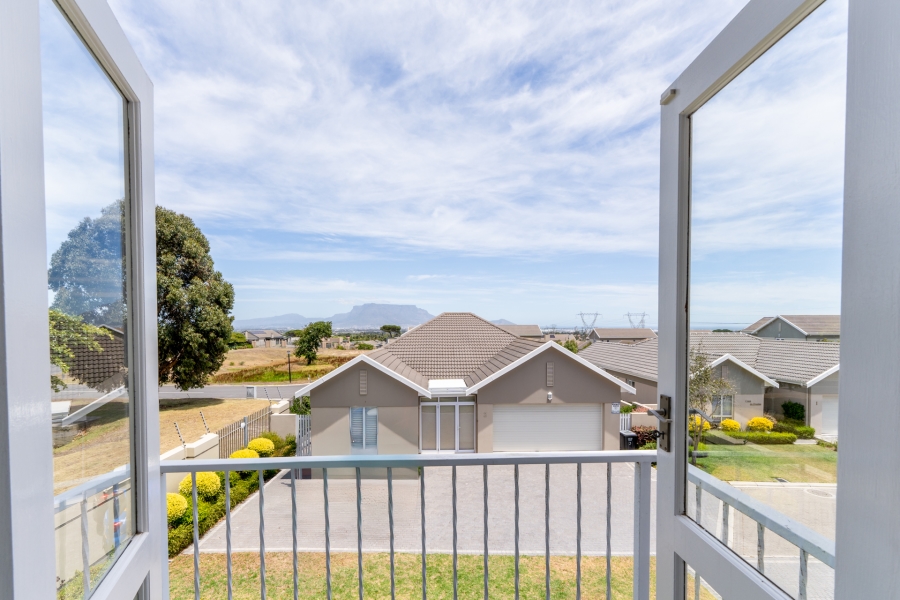 5 Bedroom Property for Sale in Plattekloof Western Cape